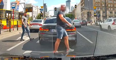 Osiłek z bmw pobił kierowcę. Niepokojące nagranie z Warszawy