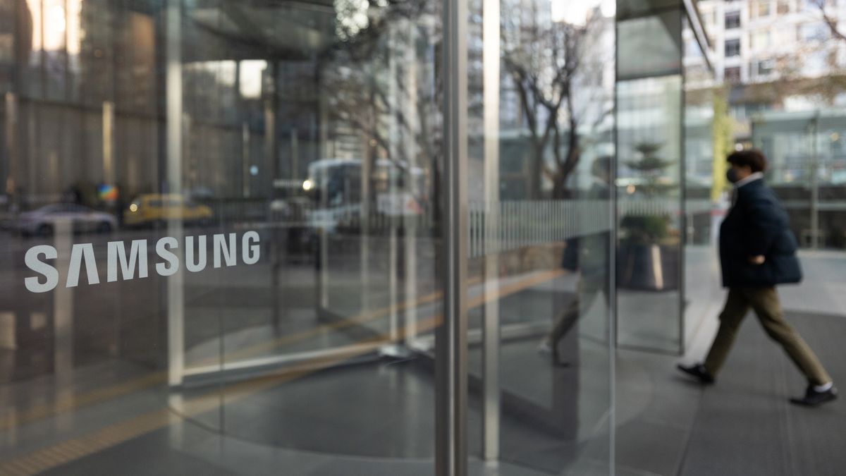 The Samsung Electronics Co. signage at the company's Seocho office building in Seoul, South Korea, on Thursday, Jan. 5, 2023. Samsung has release its fourth-quarter preliminary earnings figures on Jan. 6. Photographer: SeongJoon Cho/Bloomberg via Getty Images