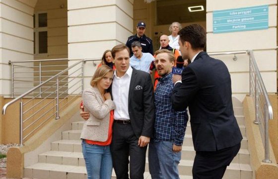 Serial „O mnie się nie martw” przegrał tylko z Polsatem. 6,2 mln zł z reklam