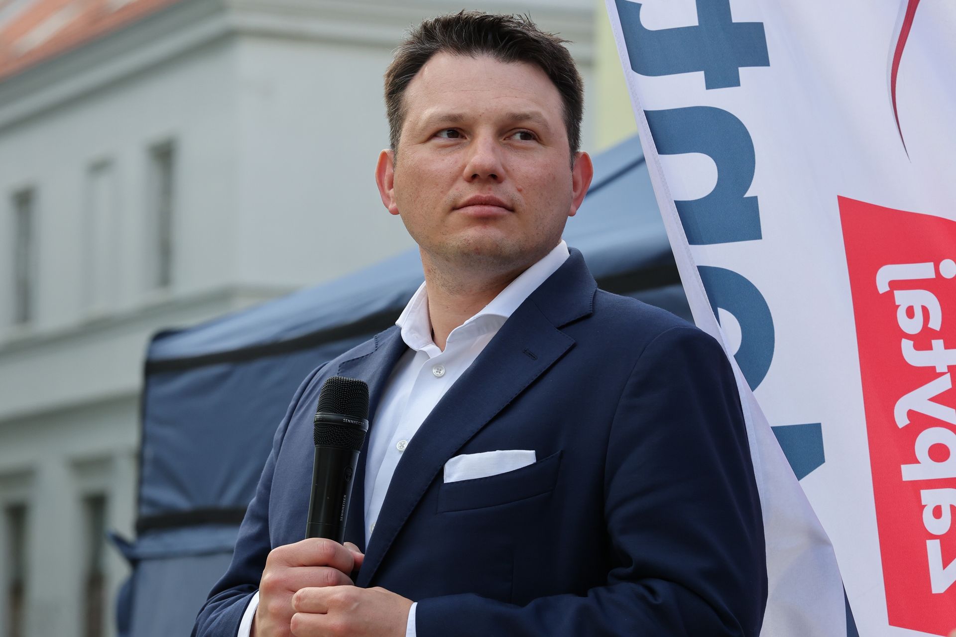 Zarobki lekarzy: Lambo zamiast Porsche? Kontrowersje w służbie zdrowia