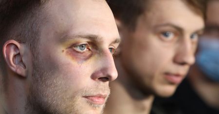 Białoruś. Torturowani Polacy składają zawiadomienie w tej sprawie również w Mińsku. Zidentyfikowali brutalną milicjantkę