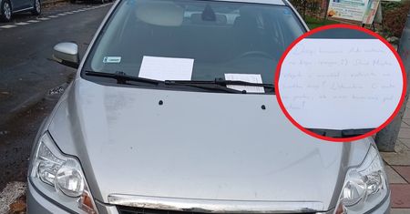 Kartka za wycieraczką. Strażnicy wlepili mandat i odjechali. Pomógł przechodzień