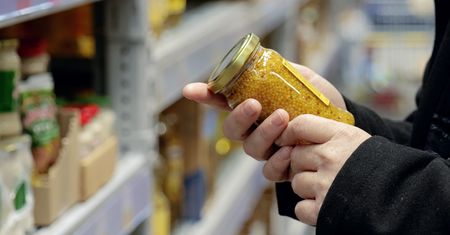 Kiedy kupujesz musztardę, zwróć na to uwagę. Skład ma ogromne znaczenie