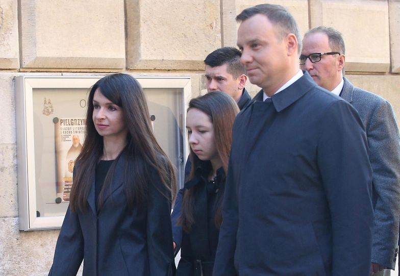 Marta Kaczyńska z córkami i Andrzej Duda na Wawelu