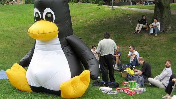 Nietypowe życzenia urodzinowe. Co Microsoft sądzi o Linuksie? 1