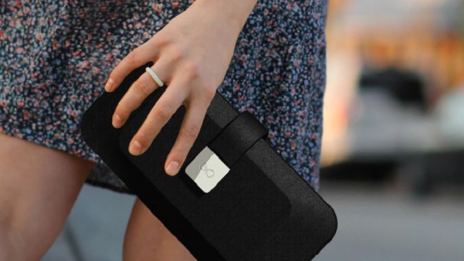 Everpurse Mini. Torebka, która naładuje iPhone'a 1