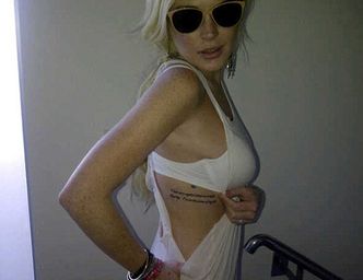 NOWY TATUAŻ Lindsay Lohan!