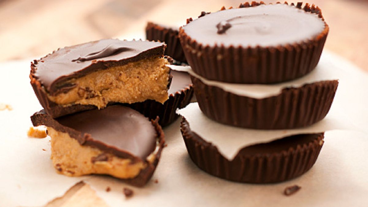 Czekoladki z masłem orzechowym.