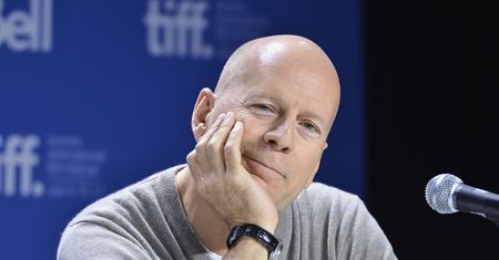 Bruce Willis tańczy we wzruszającym filmiku. Jest w niezłej formie!