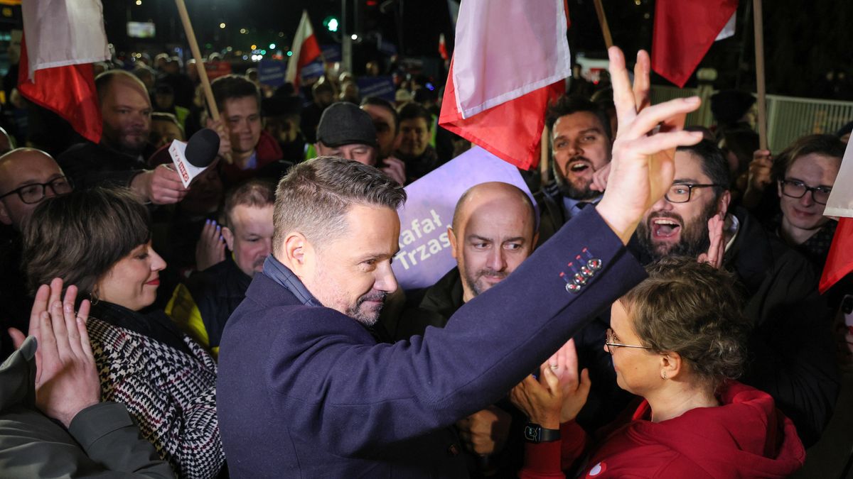 Rafa� Trzaskowski
Warszawa, 27.03.2024. Kampania samorz�dowa 2024. Ubiegaj�cy si� o reelekcj� prezydent stolicy Rafa� Trzaskowski (C) przed siedzib� TVP w Warszawie, 27 bm.  po debacie  przedwyborczej kandydat�w na stanowisko w�odarza miasta. (sko) PAP/Pawe� Supernak
Pawe� Supernak
2024, debata, debata przedwyborcza, kampania wyborcza, polityk, polityka, samorz�dowe, wybor�w samorz�dowych, wybory