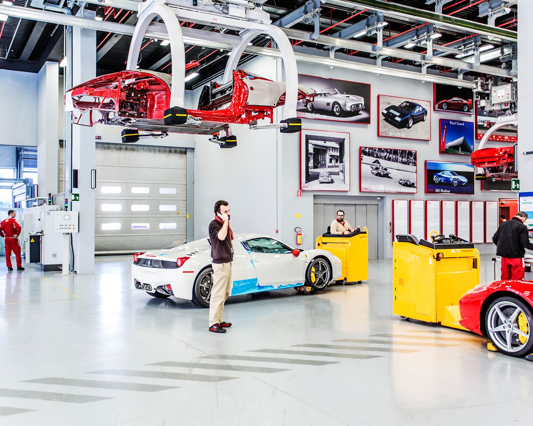 Z fotograficzną wizytą w świecie fabryki Ferrari w Maranello 5