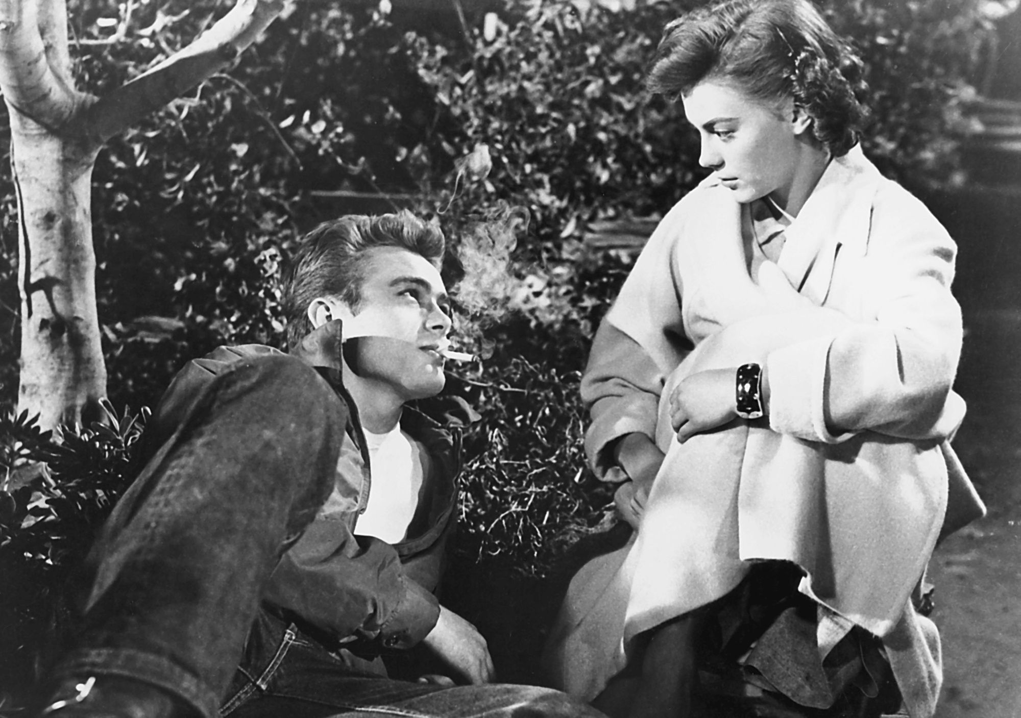 Dziewczyna lubiła jego buntowniczy wizerunek (à la James Dean) i zamiłowanie do szybkich samochodów