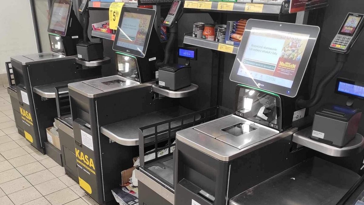 Biedronka ukryła w kasach kilka funkcji. 