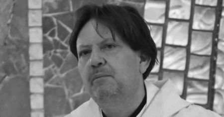 Tragedia podczas mszy. Ksiądz zmarł po użądleniu przez osę