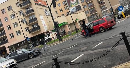 Zderzenie saaba z volkswagenem w centrum Lublina. Utrudnienia w ruchu