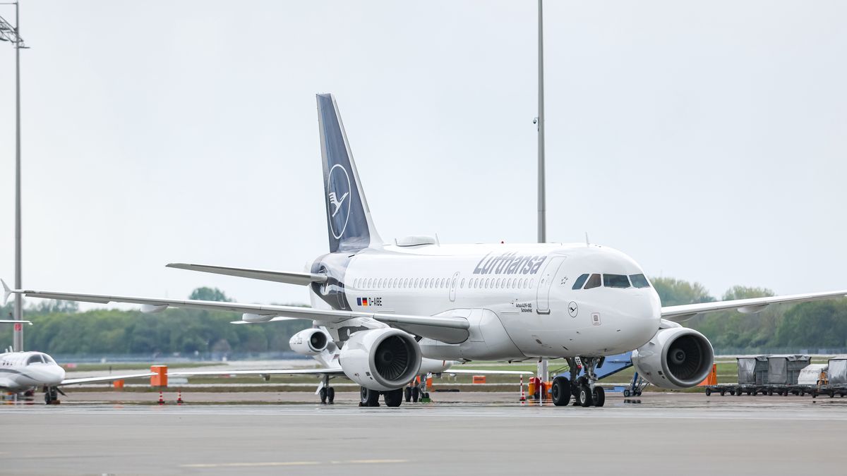 FREISING, GERMANY - APRIL 25: A Lufthansa Airbus A319 passenger plane parks at the Munich Airport during the presentation of the new Allegris premium service on April 25, 2024 near Freising, Germany. Lufthansa will install 27,000 new high comfort seats in its long distance planes across all classes of service. (Photo by Leonhard Simon/Getty Images)