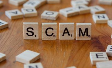 Tylu Polaków natknęło się na scam w internecie. Wyborcy Konfederacji nie chcą surowszych przepisów