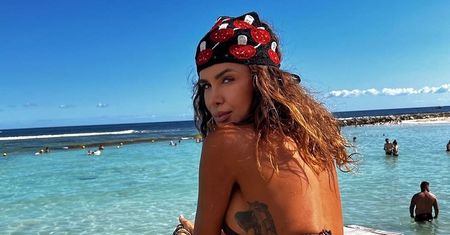 Bikiniara Natalia Siwiec wypina się przed obiektywem, prezentując niemal brązową skórę: "Być NAJCIEMNIEJSZĄ, jak się da"