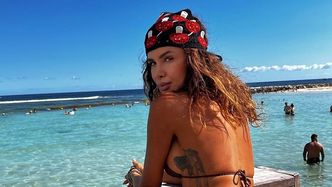 Bikiniara Natalia Siwiec wypina się przed obiektywem, prezentując niemal brązową skórę: "Być NAJCIEMNIEJSZĄ, jak się da"