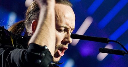 "Gdyby ta piosenka miała twarz, to bym ją KOPNĄŁ W JAJA!"