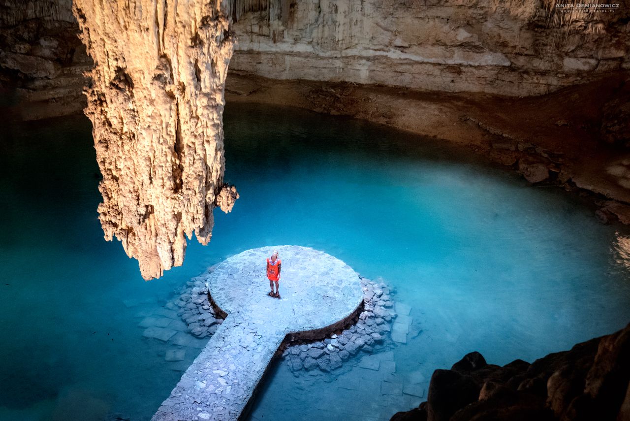 Cenote Soyutun na Półwyspie Jukatan w Meksyku.