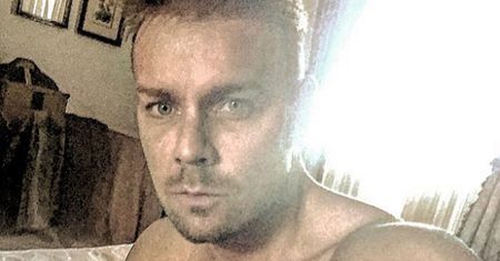 Woliński pokazuje nagą klatę!