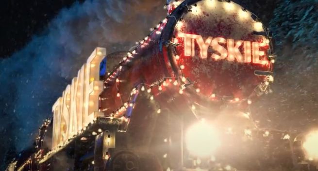 Bożonarodzeniowy pociąg z piwem reklamuje Tyskie (wideo)