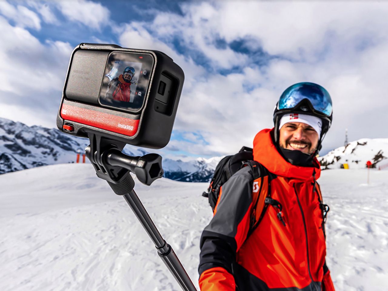 Insta360 One RS zapowiada się doskonale. Może robić zdjęcia 48 Mpix i kręci w 6K