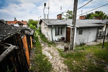 Mieszkańcy baraków w Bydgoszczy żyją w strachu. Boją się pożaru