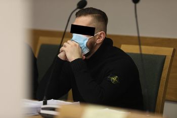 Misiek skazany za handel narkotykami, kierowanie gangiem kiboli i zlecenie pobicia. W tle noże, siekiery, maczety, widły