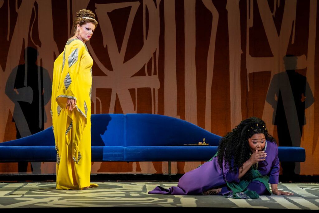 Agnieszka Rehlis (Amneris) i Amber R. Monroe (Aida) © Scott Suchman