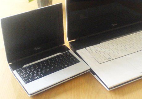 9-calowy Fujitsu-Siemens Mini Amilo 1