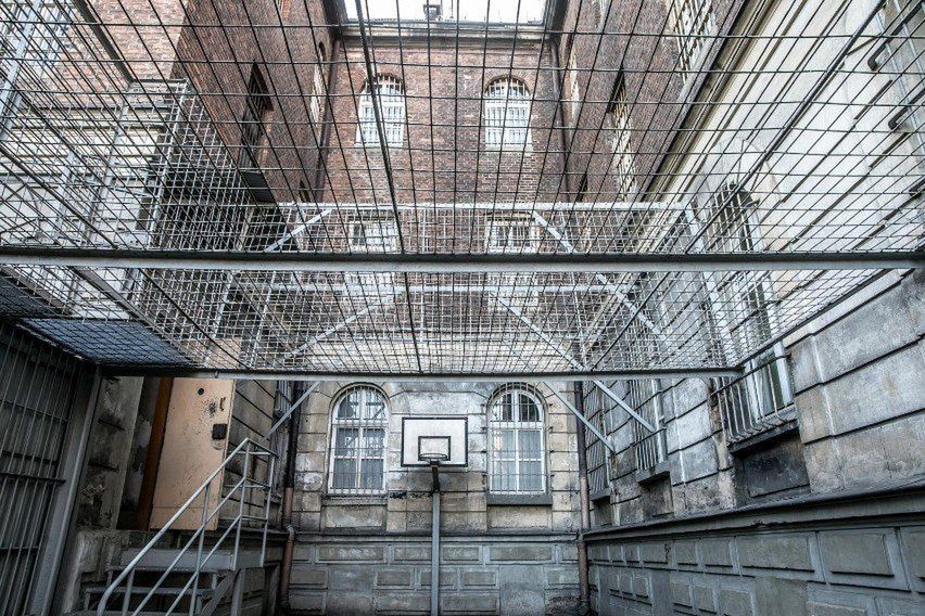 Arian P., syn nieżyjącego przedsiębiorcy budowlanego, usłyszał 26 maja br. kolejny wyrok w Sądzie Okręgowym w Toruniu. Tym razem za brutalne pobicia ekspartnerki, zdemolowanie jej mieszkania i śledzenie GPS-ami członków rodziny.