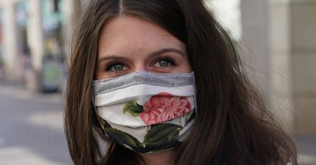 Najgorsza maseczka. Lekarz zdecydowanie odradza