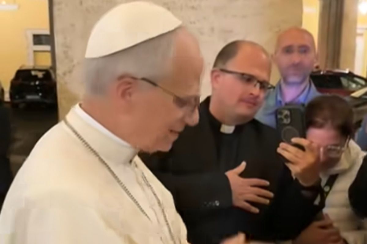 American Cardinal Prevost first moments as the new pope, Leo XIV