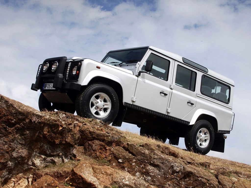 Land Rover Defender Silver Limited Edition (2005)