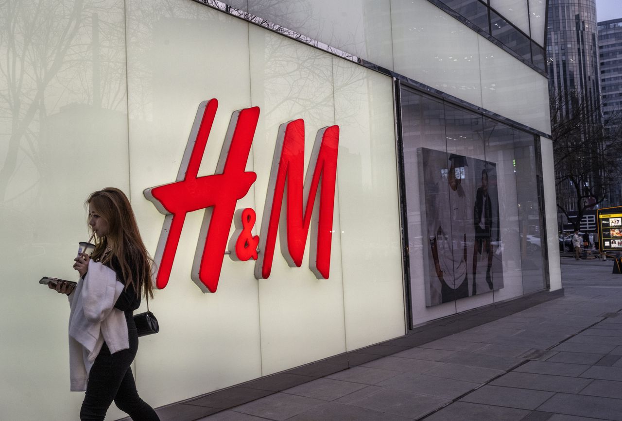 H M shares plummet 14 as weak results fuel investor fears