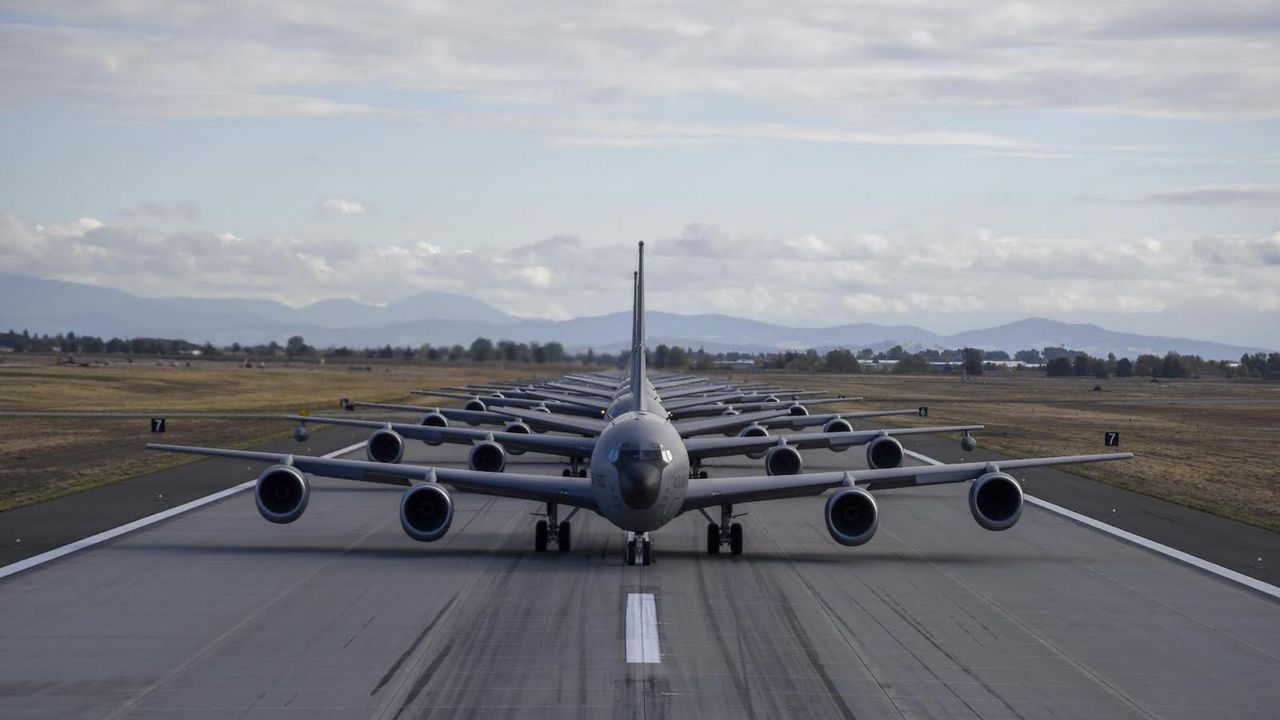 "Marsz słoni" w wykonaniu samolotów KC-135 Stratotanker
