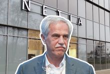 Zygmunt Solorz (fot. EastNews) na tle siedziby Netii