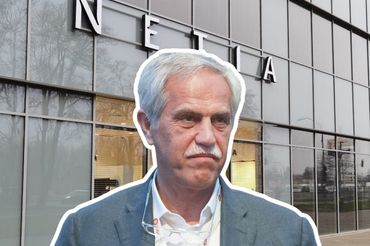 Zygmunt Solorz (fot. EastNews) na tle siedziby Netii