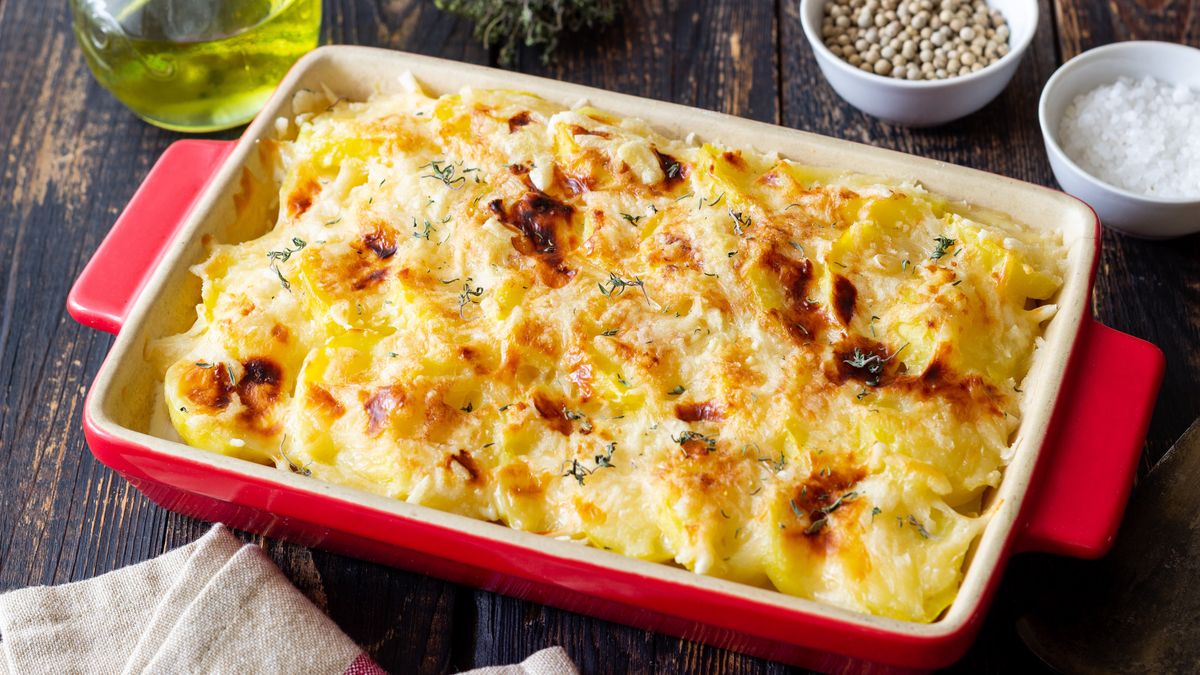 Zapiekanka ziemniaczana, która robi się sama.