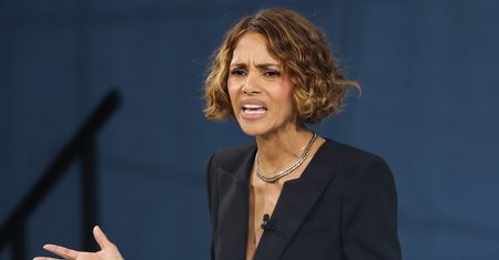 "W kilka sekund wpada w furię". Znajomy o Halle Berry
