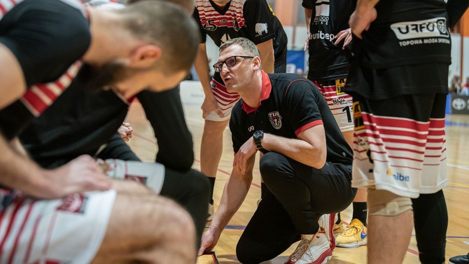 Trener Tura Basket Bielsk Podlaski Rafał Król może być zadowolony z wyników swojego zespołu
