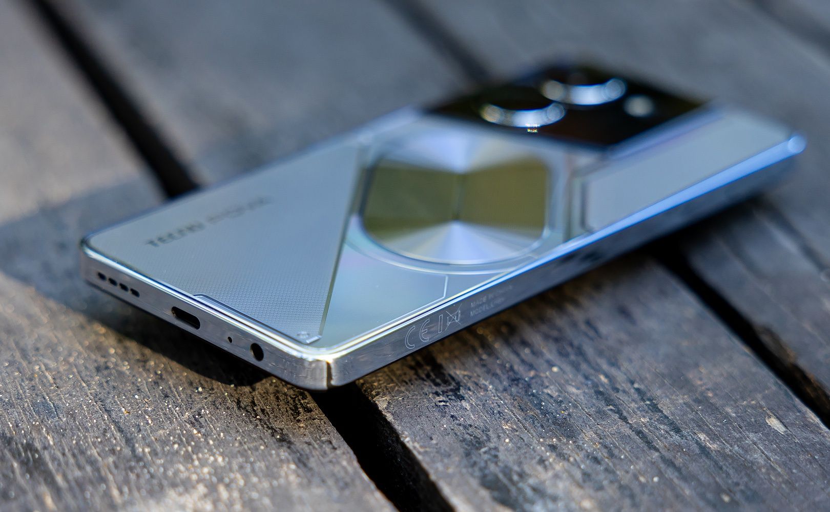 TECNO Pova 5 Pro 5G krawędź