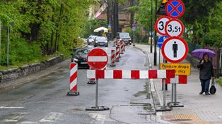 Remont w centrum Zakopanego rozpoczęty, ale tylko na znakach. Kierowcy zdezorientowani, część ignoruje nowe zasady