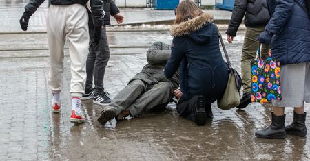 Lodowisko na drogach i chodnikach. IMGW nie ma dobrych wieści