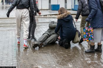 Lodowisko na drogach i chodnikach. IMGW nie ma dobrych wieści