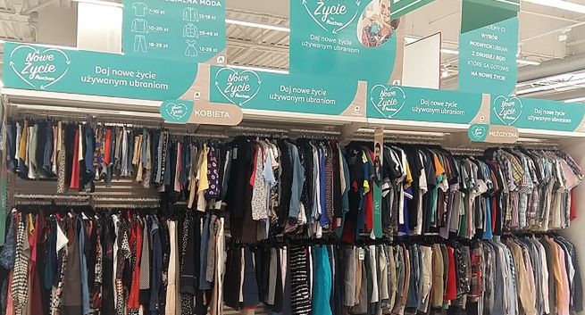 Auchan jak second-hand, sprzedaje używane ubrania