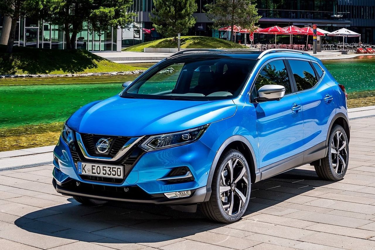 Nissan Qashqai wygląda lepiej i wygodniej siedzi się za kierownicą. Poza wyższą prędkością maksymalną i większym zasięgiem, trudno mi przytoczyć inne zalety względem elektrycznego Leafa