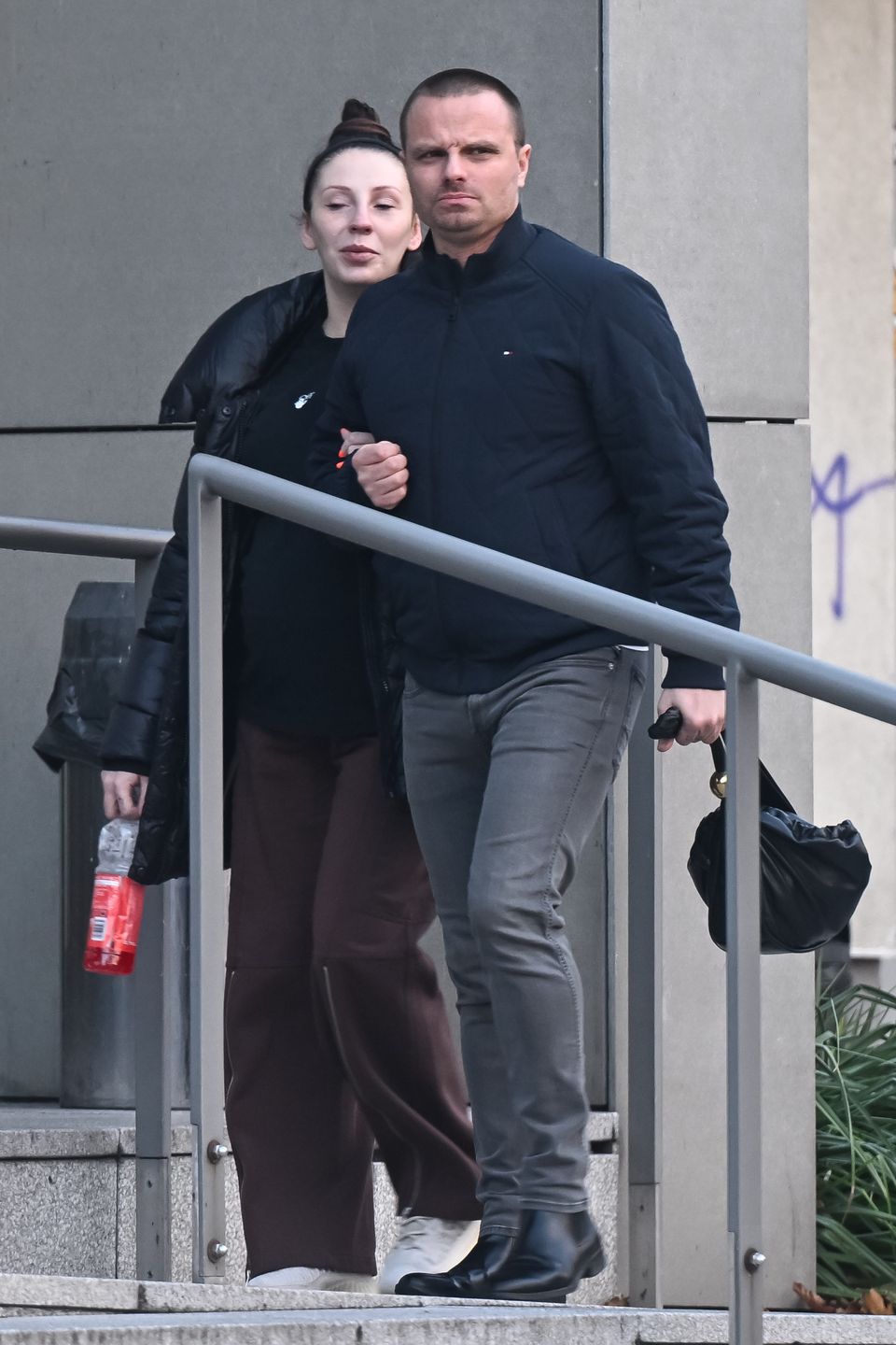 Marcin Hakiel maszeruje z Dominiką do szpitala na kardiotokograf